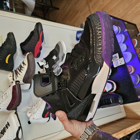 Athletic_Shoes